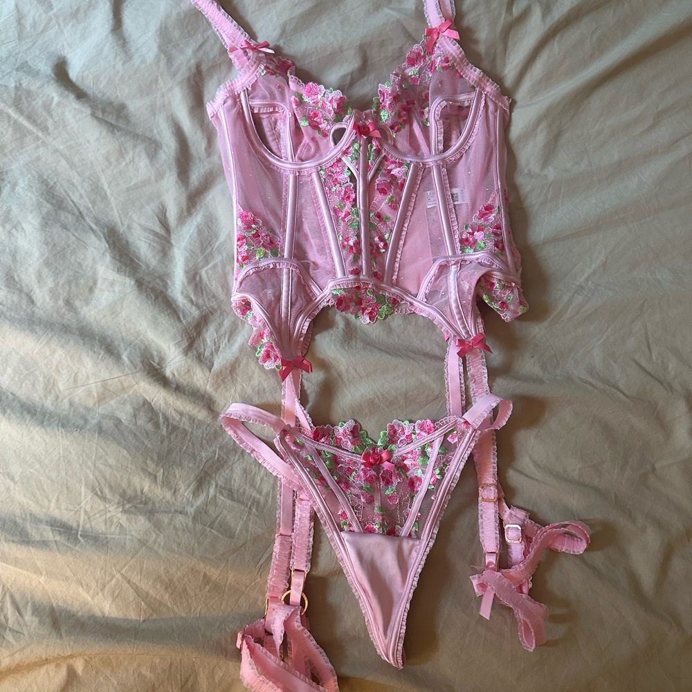 SOLD Lounge underwear Valentine’s Day set